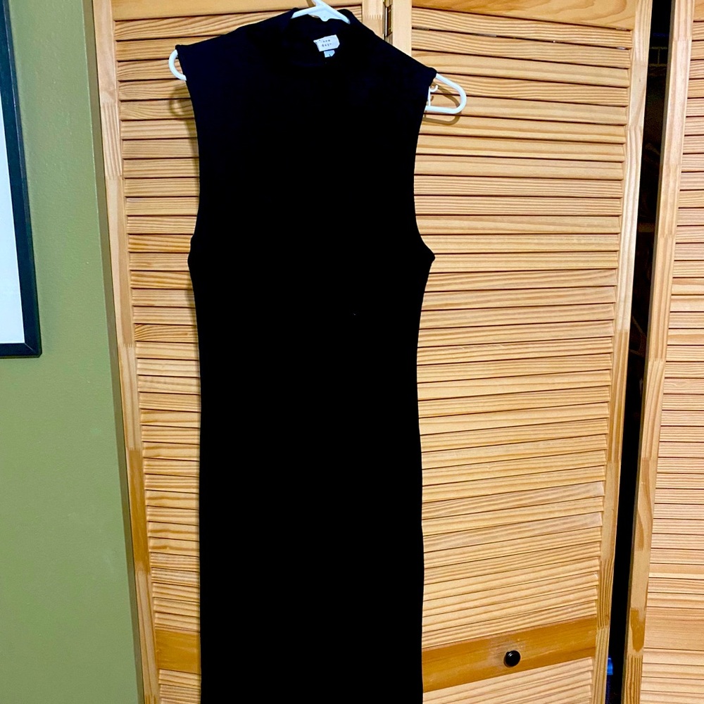 Sleeveless black dress